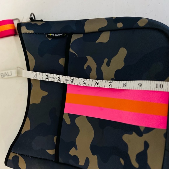 Threaded pear neoprene crossbody - Picture 7 of 7